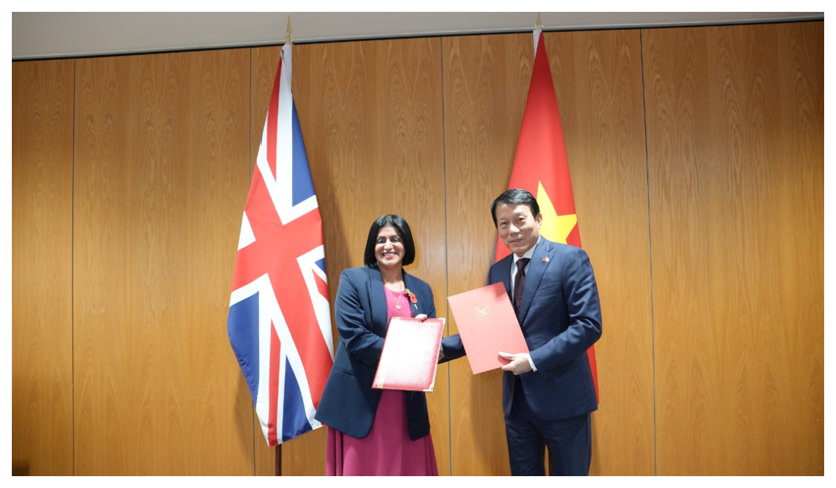 Bộ trưởng Lương Tam Quang hội đàm với Bộ trưởng Bộ Nội vụ Anh