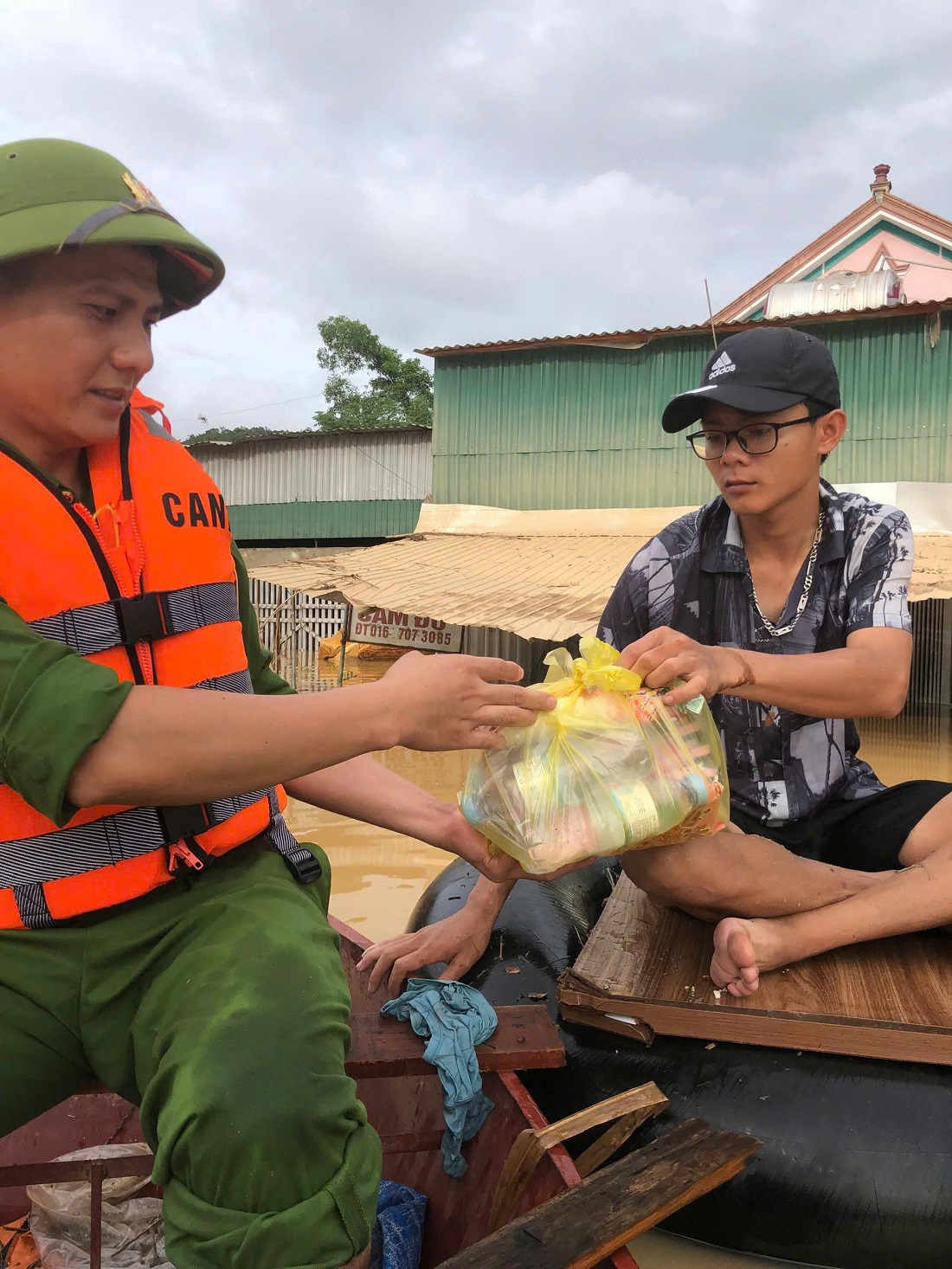 Kêu gọi, hỗ trợ nhu yếu phẩm cho các hộ dân bị ảnh hưởng do bão số 10