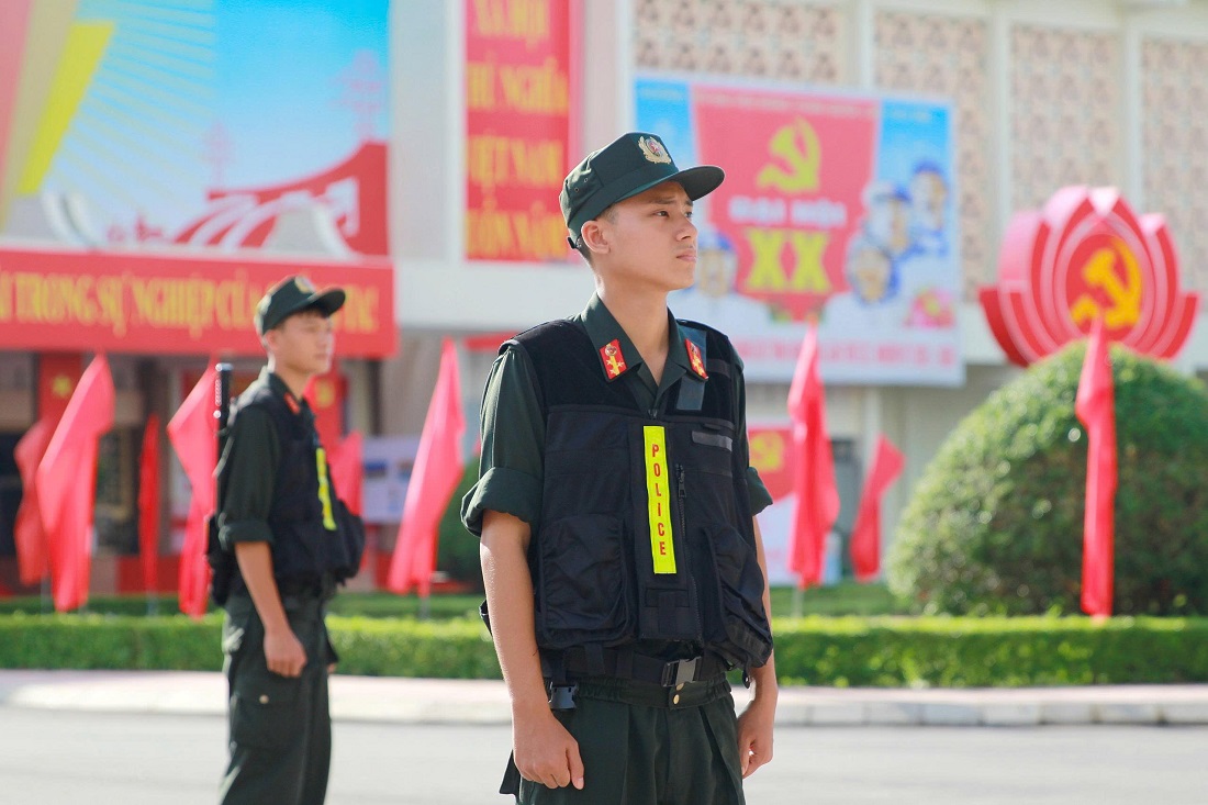 Cán bộ chiến sĩ lực lượng CSCĐ đảm bảo an toàn khu vực diễn ra Đại hội