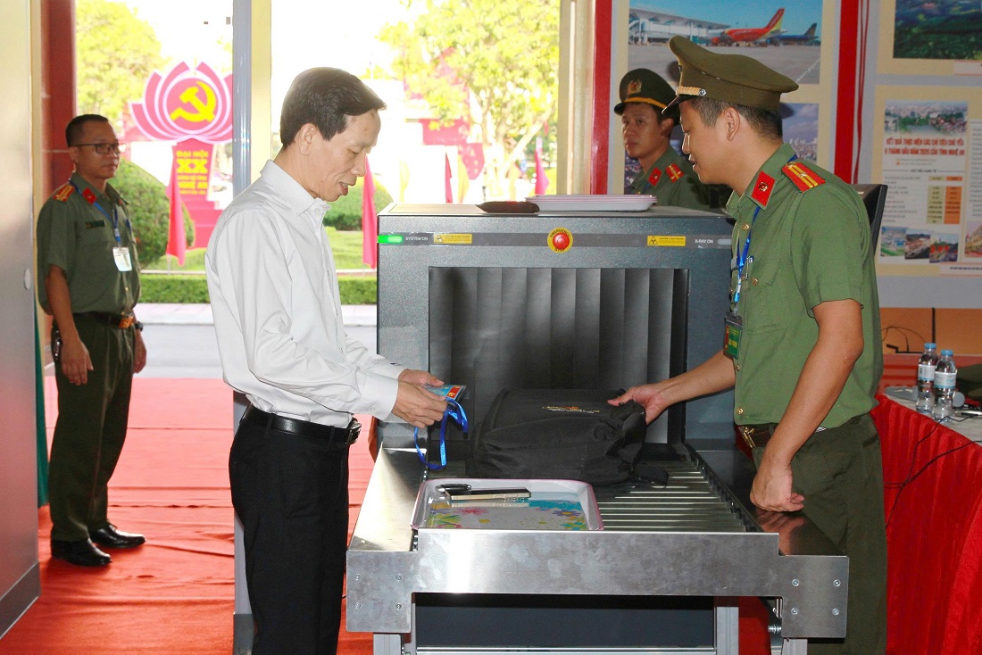 Lực lượng an ninh thực hiện nhiệm vụ tại nơi tiếp đón đại biểu