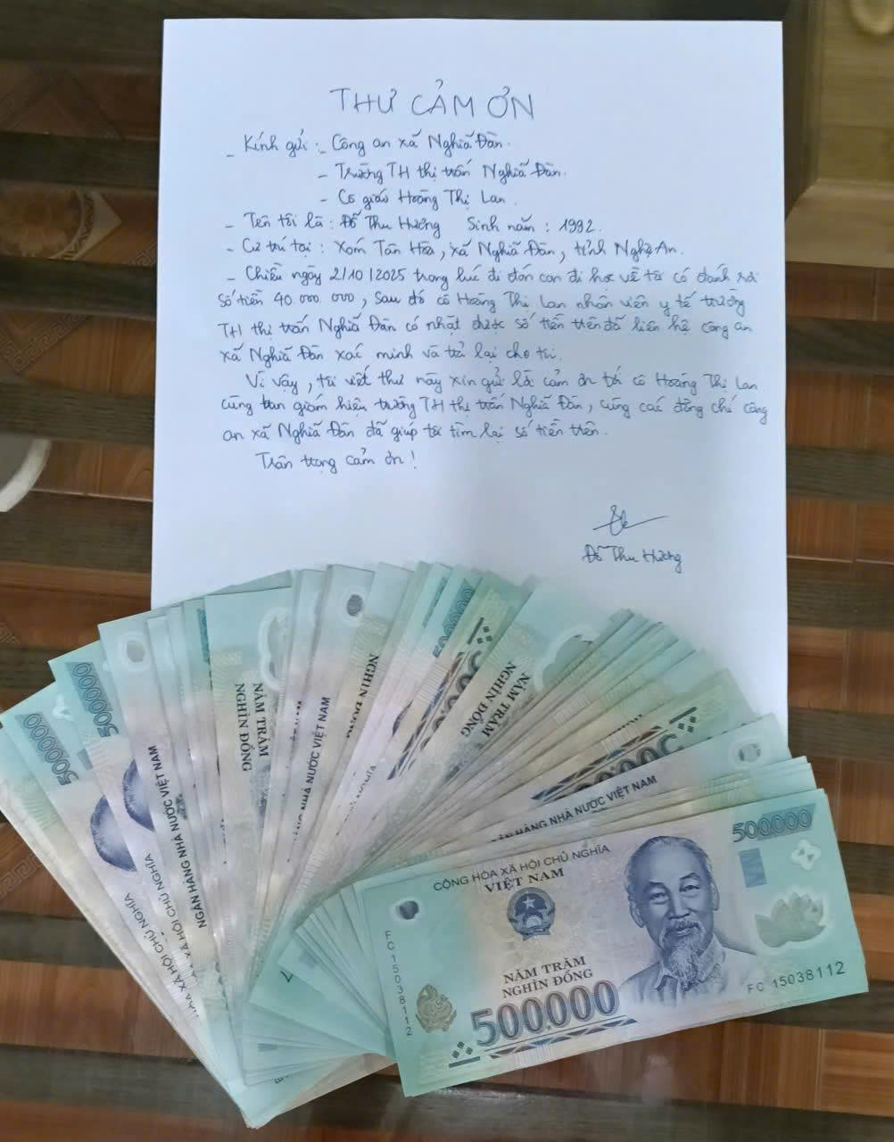 Chị Hương viết thư cảm ơn cán bộ, chiến sỹ Công an xã Nghĩa Đàn và chị Lan nhân viên y tế Trường Tiểu học thị trấn Nghĩa Đàn