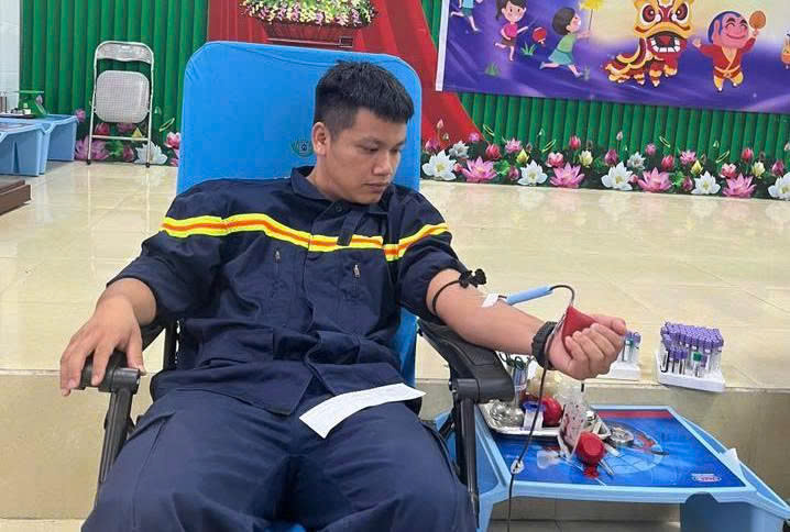 Trong năm 2025, Thượng úy Nguyễn Xuân Hùng đã 4 lần tham gia hiến máu cấp cứu bệnh nhân