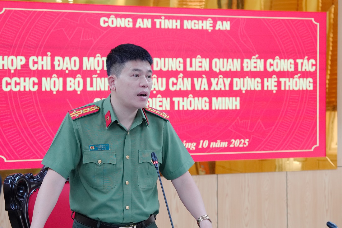 Đồng chí Đại tá Trần Hồng Quang - Phó Bí thư Đảng ủy, Phó Giám đốc Công an tỉnh chỉ đạo hội nghị