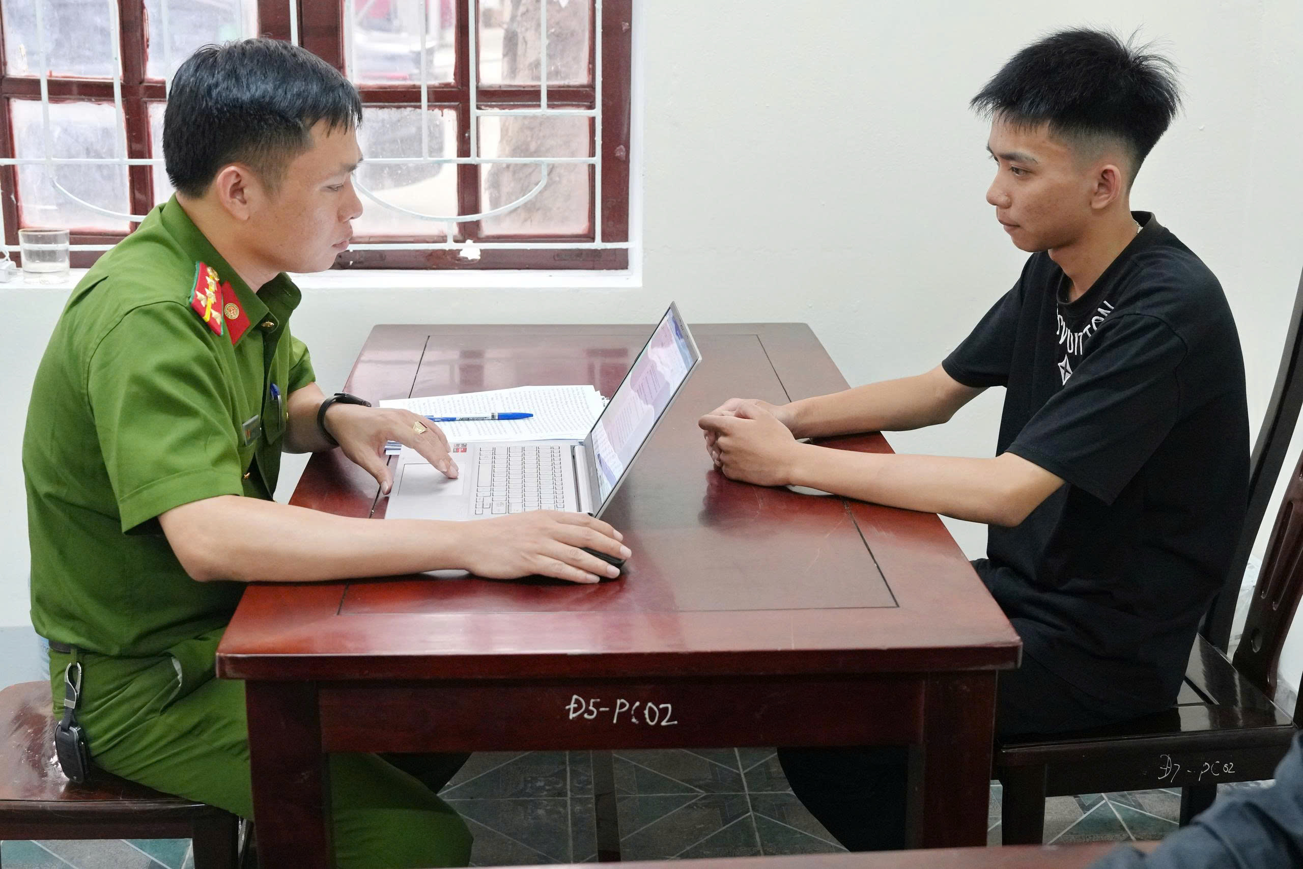 Cơ quan Công an lấy lời khai Nguyễn Hữu Phúc