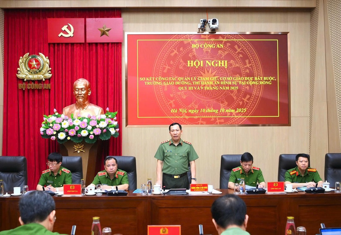 Đồng chí Trung tướng Lê Văn Tuyến, Thứ trưởng Bộ Công an phát biểu chỉ đạo tại Hội nghị