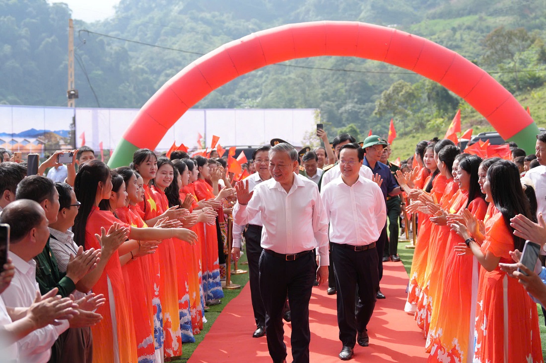 Tổng Bí thư Tô Lâm cùng các đồng chí lãnh đạo Đảng, Nhà nước, bộ, ngành Trung ương, tỉnh Nghệ An dự Lễ khởi công xây dựng Trường Phổ thông nội trú liên cấp TH và THCS Na Ngoi 