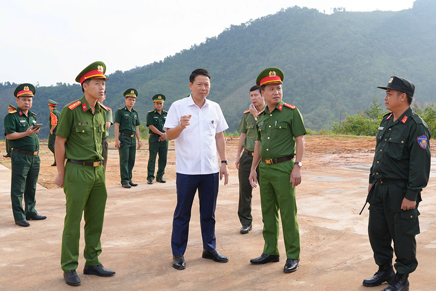 Lãnh đạo Công an tỉnh trực tiếp kiểm tra, chỉ đạo các lực lượng trong Công an Nghệ An phối hợp chặt chẽ với các đơn vị vũ trang triển khai nhiệm vụ bảo đảm an ninh, an toàn