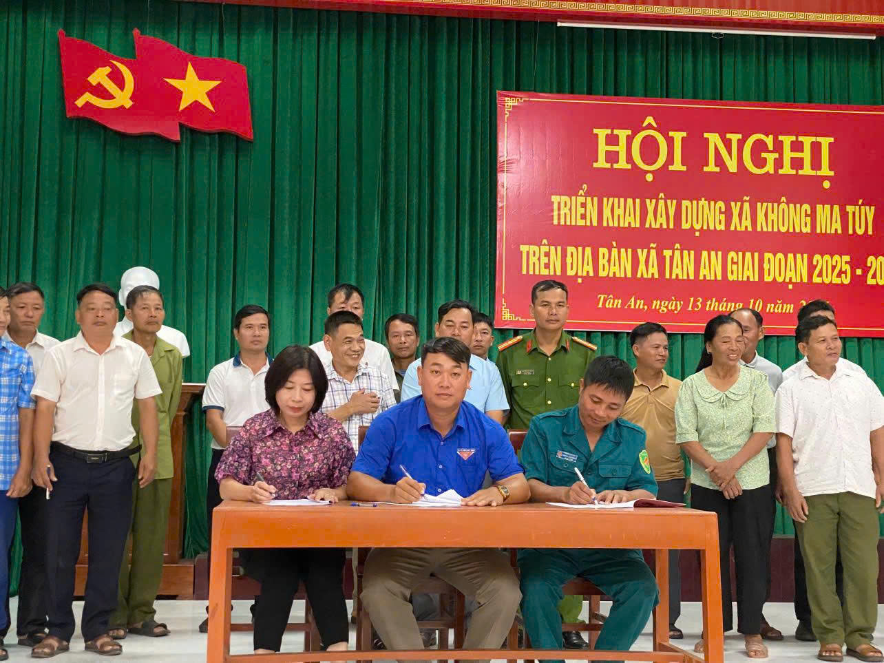 Các đơn vị tham gia ký kết xây dựng “Xã không ma túy” giai đoạn 2025 – 2030