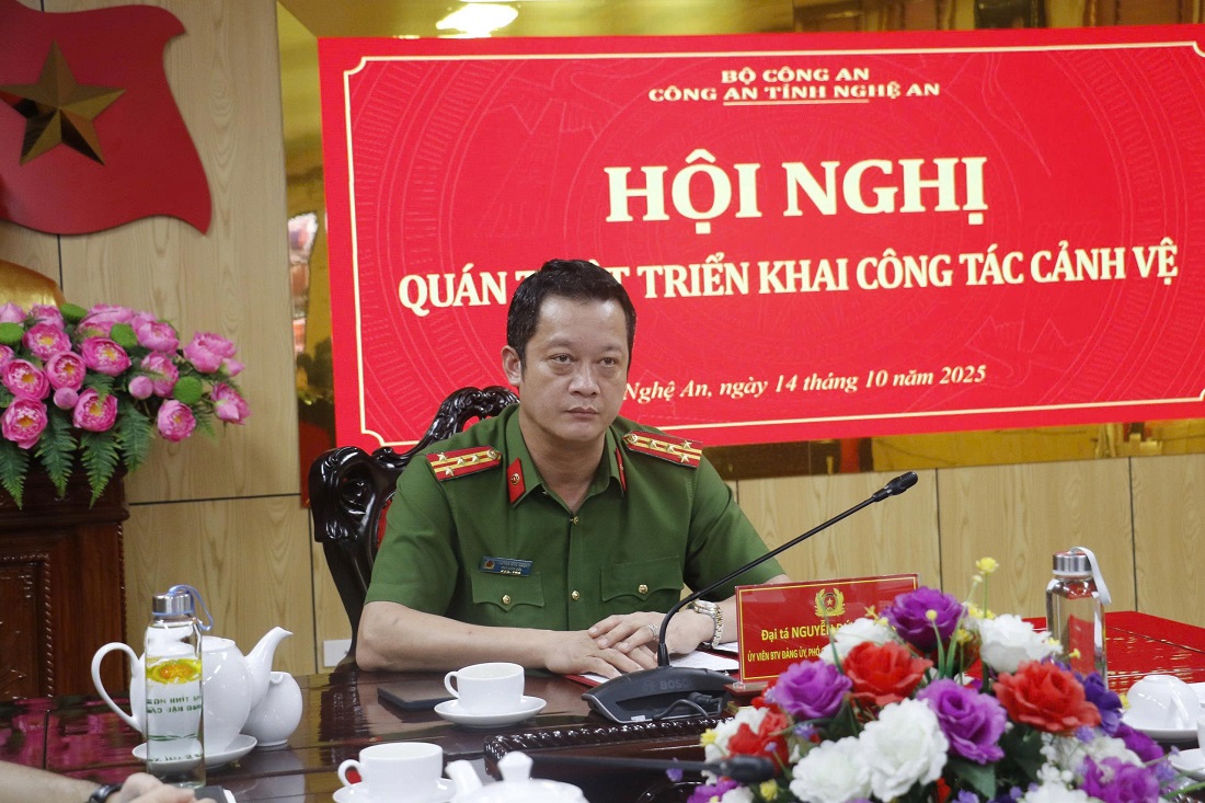 Đồng chí Đại tá Nguyễn Đức Cường, Phó Giám đốc Công an tỉnh chủ trì tại điểm cầu Công an tỉnh Nghệ An