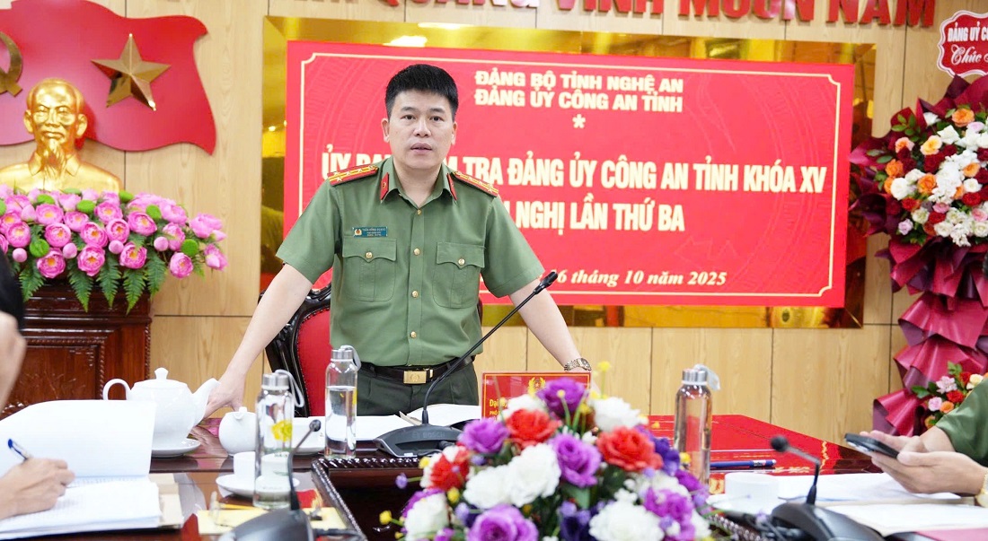 Đồng chí Đại tá Trần Hồng Quang, Phó Bí thư Đảng ủy, Phó Giám đốc Công an tỉnh, Chủ nhiệm UBKT Đảng ủy Công an tỉnh phát biểu kết luận Hội nghị
