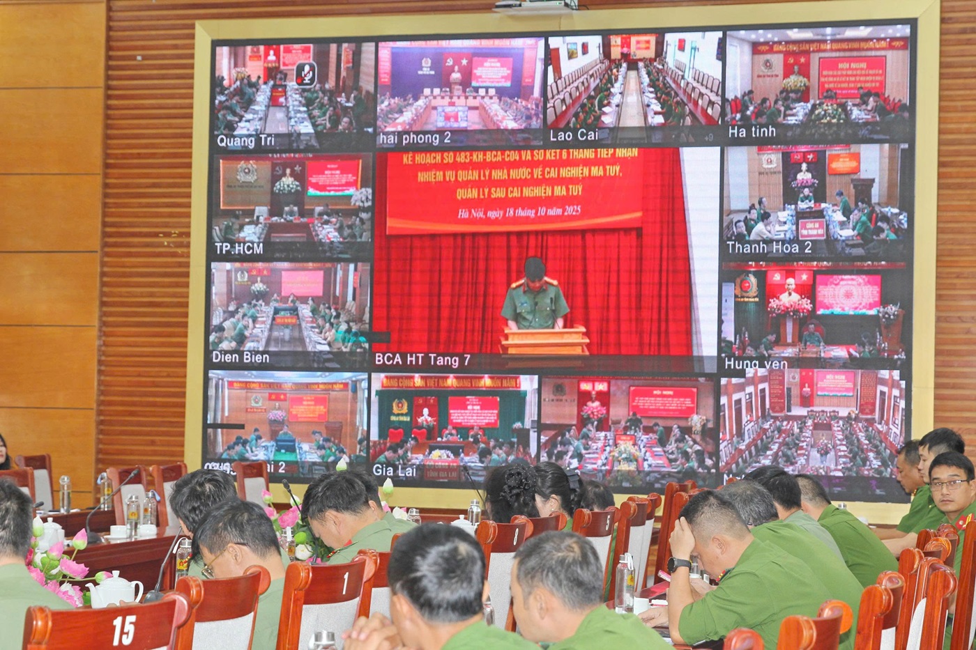Hội nghị được truyền hình trực tuyến đến Hội trường Công an các tỉnh, thành phố và kết nối đến Công an cấp xã