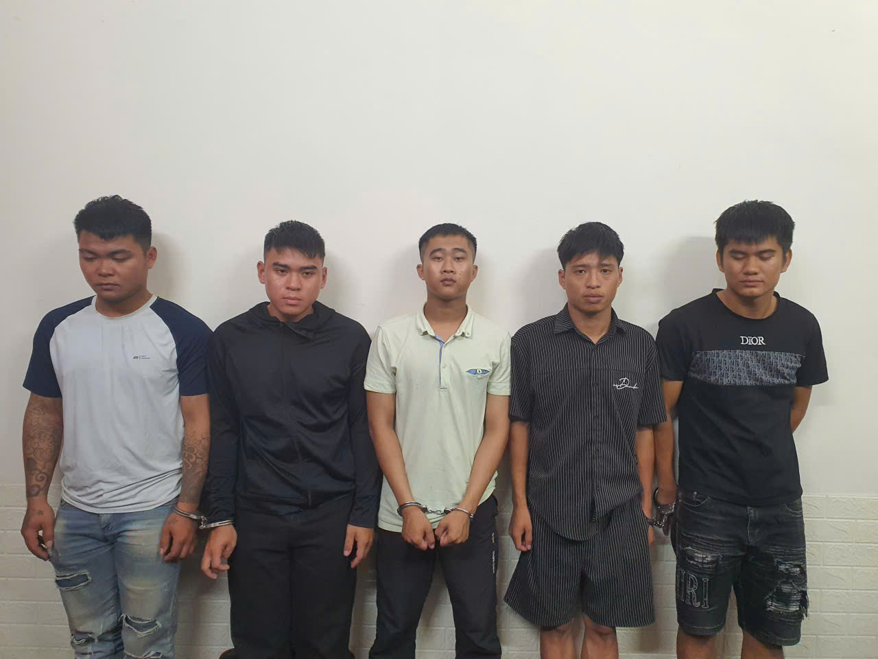 Các đối tượng bị bắt giữ cùng tang vật