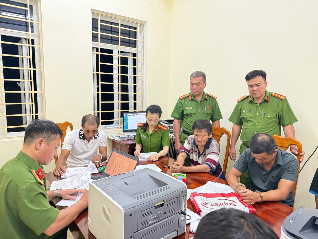 Công an phường Cửa Lò triển khai test nhanh ma túy các đối tượng trong diện quản lý gồm người nghiện, người sử dụng trái phép chất ma túy, người sau cai và các đối tượng nghi vấn trên địa bàn