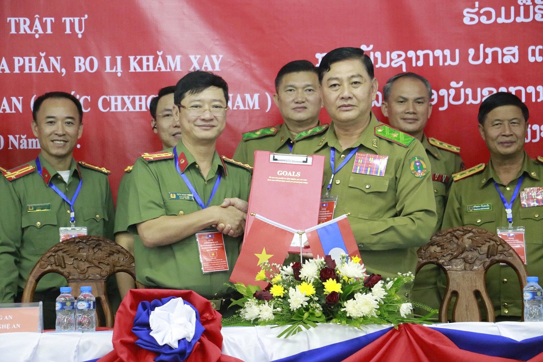 Công an tỉnh Nghệ An và Công an tỉnh Bo Ly Khăm Xay ký Biên bản hợp tác bảo đảm ANTT năm 2026