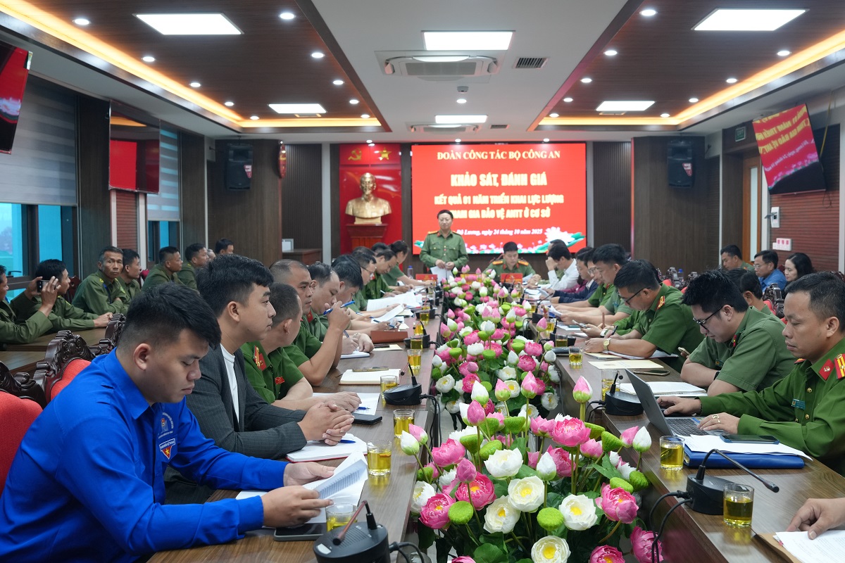 Đoàn công tác Bộ Công an làm việc với xã Đô Lương, xã Anh Sơn