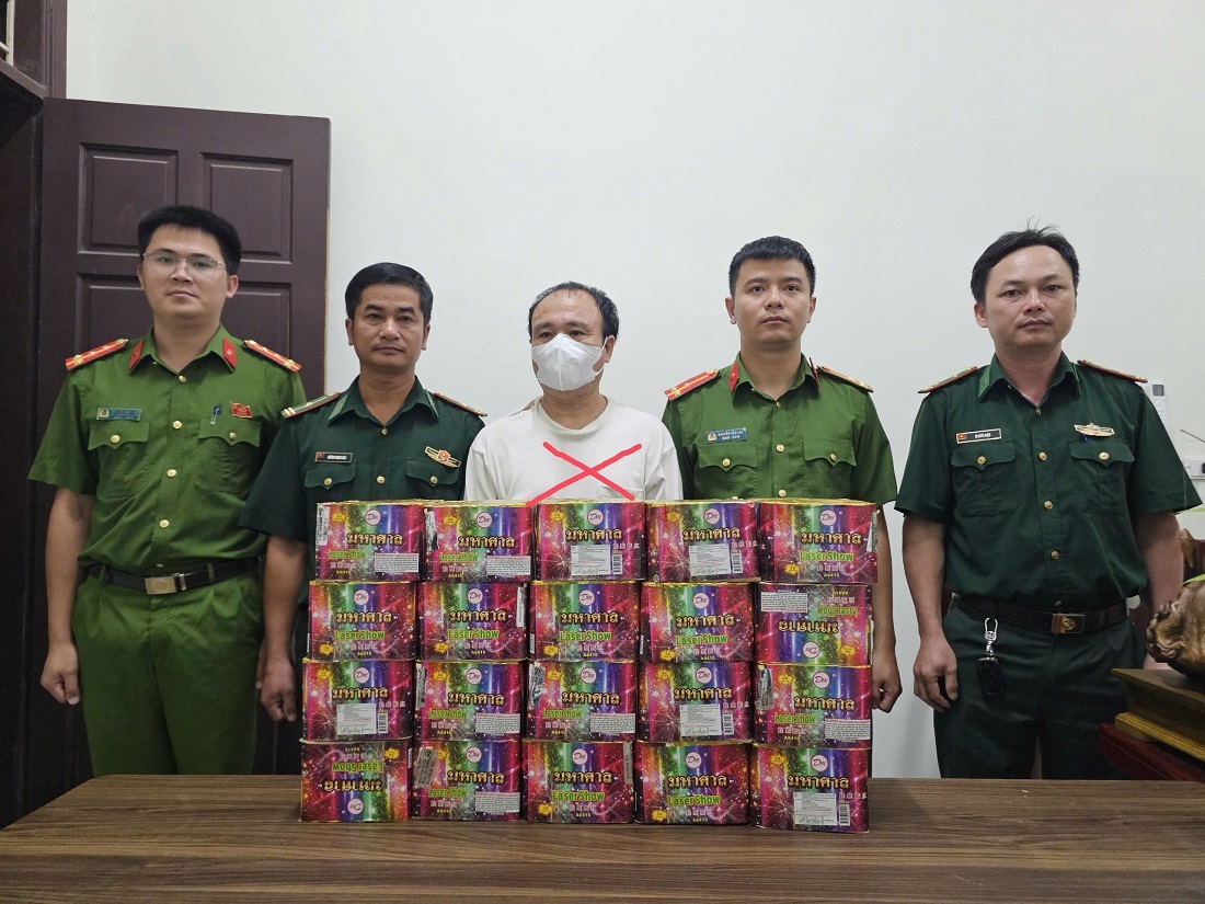 Đối tượng và tang vật tại cơ quan Công an