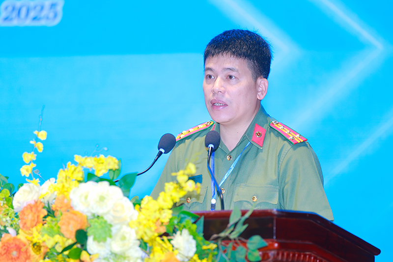 Đồng chí Đại tá Trần Hồng Quang, Phó Bí thư Đảng ủy, Phó Giám đốc Công an tỉnh phát biểu chỉ đạo tại Đại hội