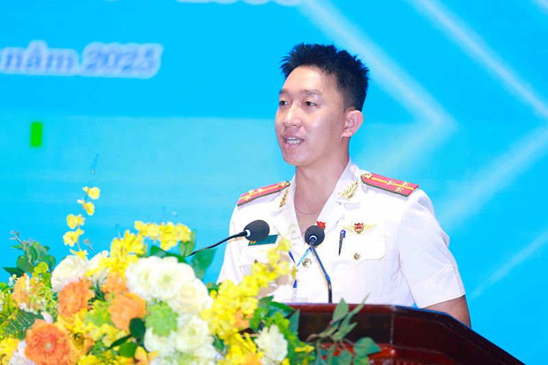 Đại diện các Chi đoàn phát biểu tham luận tại Đại hội