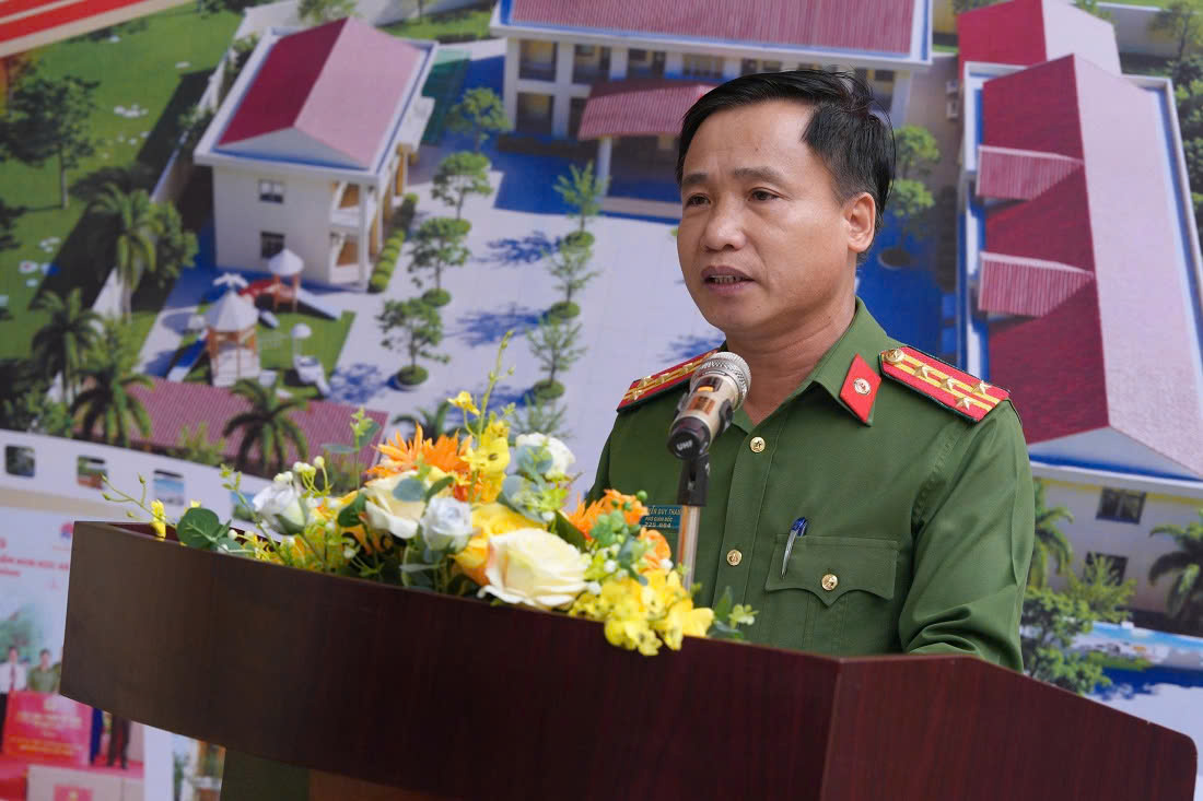 Đồng chíĐại tá Nguyễn Duy Thanh, Phó Giám đốc Công an tỉnh Nghệ An phát biểu tại buổi lễ 