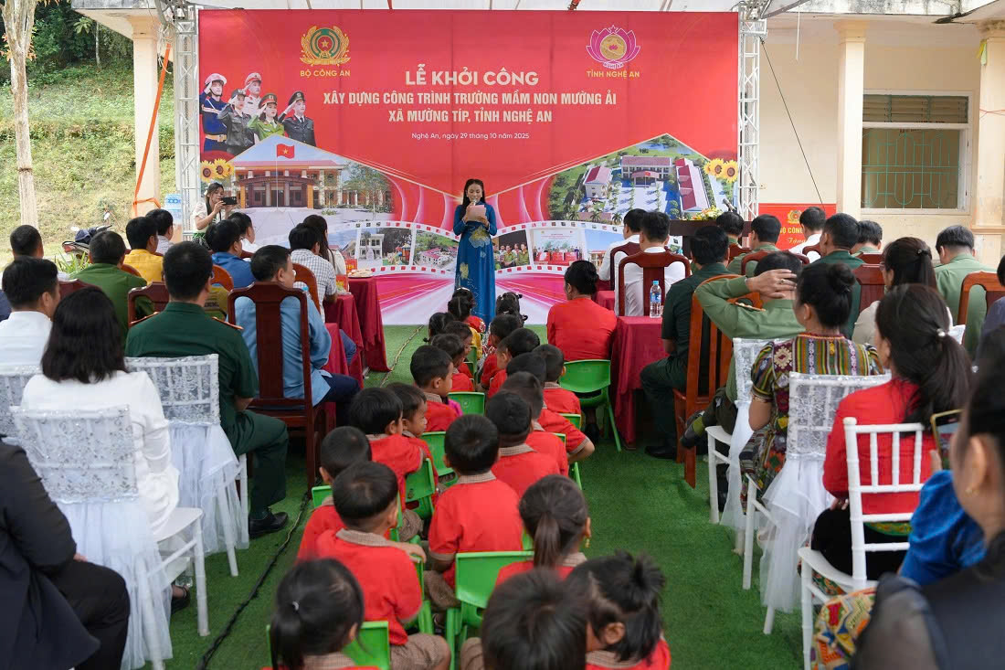 Toàn cảnh buổi lễ khởi công Trường Mầm non Mường Ải