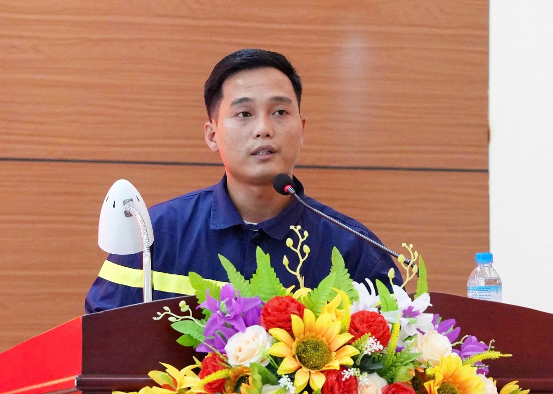 Đại diện Phòng Cảnh sát Phòng cháy chữa cháy và cứu nạn cứu hộ Công an tỉnh phổ biến những kiến thức, kỹ năng cơ bản trong công tác cứu hộ, cứu nạn