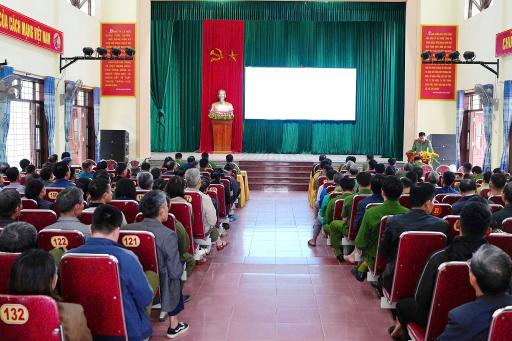 Ứng phó với biến đổi khí hậu là nhiệm vụ trọng tâm, xuyên suốt