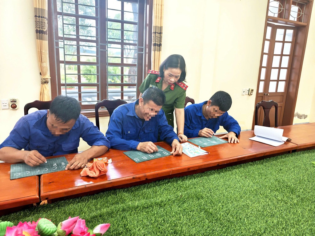 Xóa mù chữ cho các học viên tại Cơ sở cai nghiện số 1