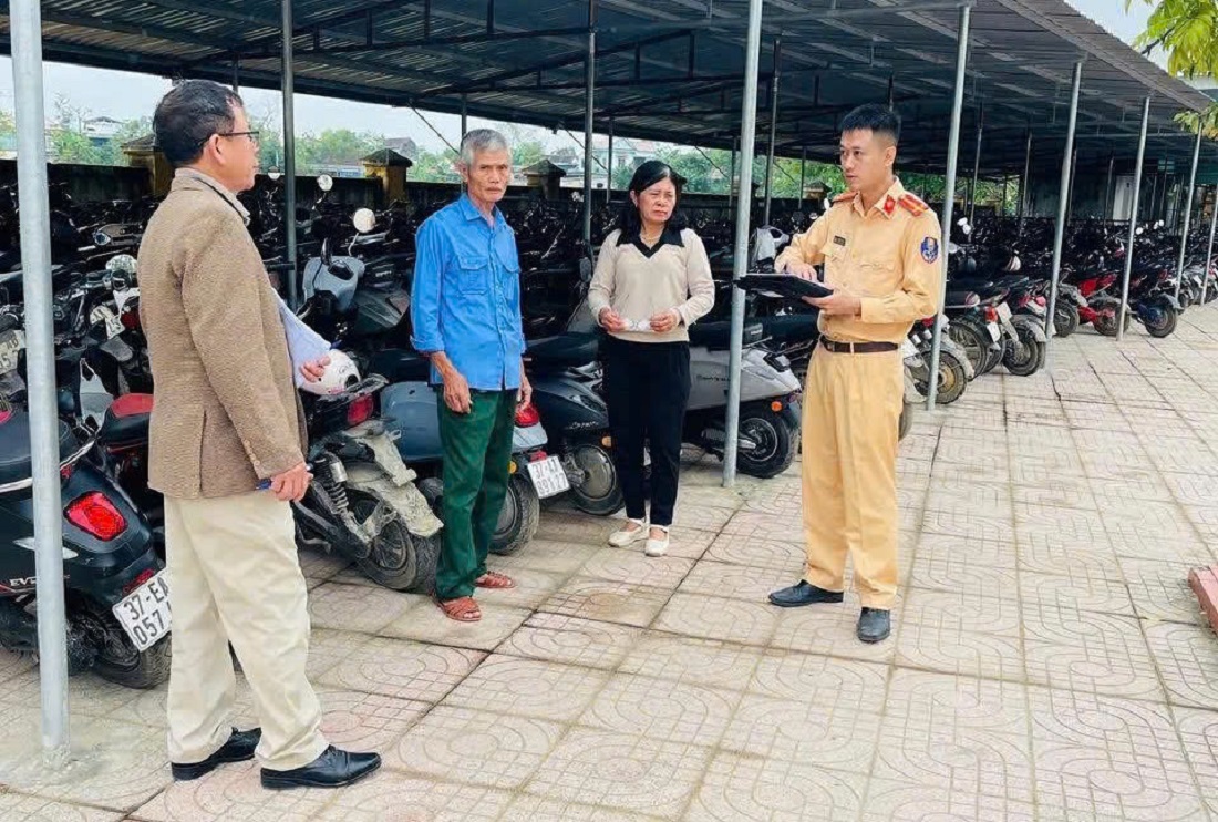 Công an xã Bích Hào tăng cường kiểm tra, xử lý vi phạm trật tự, an toàn giao thông