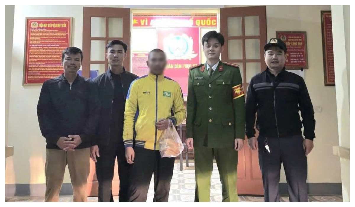 Công an xã Nghĩa Đồng kịp thời hỗ trợ người dân đi lạc