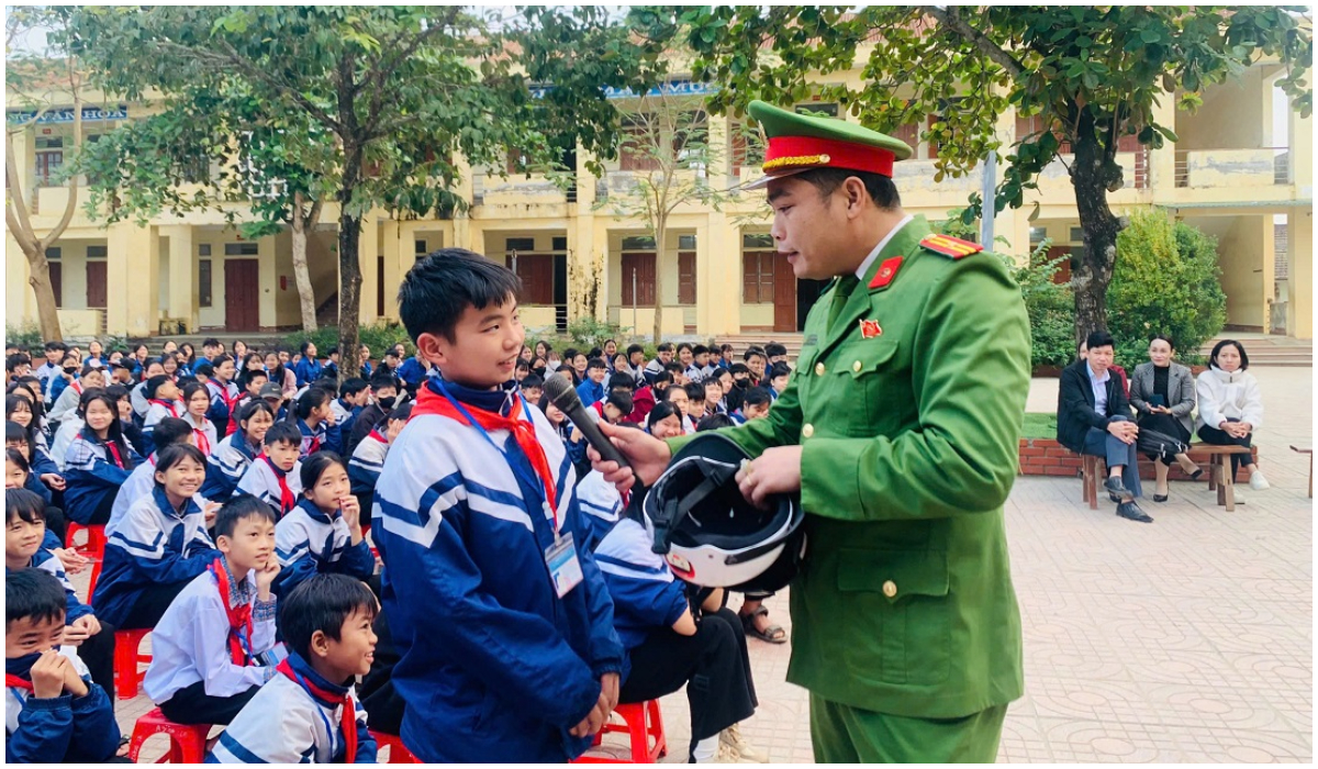 Công an xã Bích Hào tiếp tục tuyên truyền, phổ biến pháp luật cho học sinh