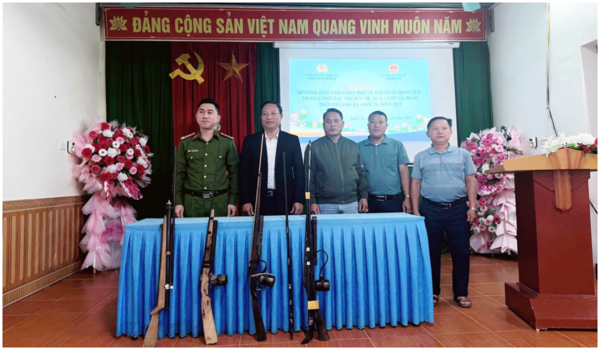 Công an xã Huồi Tụ tăng cường tuyên truyền, vận động Nhân dân giao nộp vũ khí, vật liệu nổ