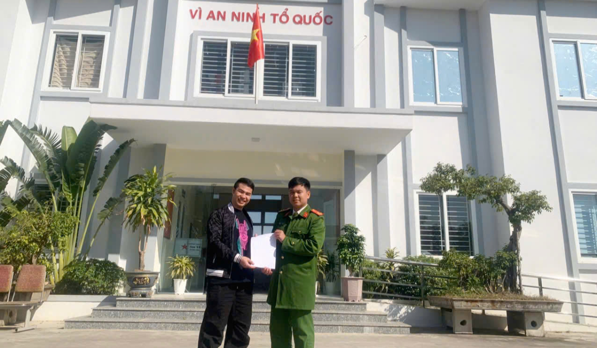 Công an phường Quỳnh Mai kịp thời hỗ trợ người dân nhận lại 150 triệu đồng chuyển khoản nhầm