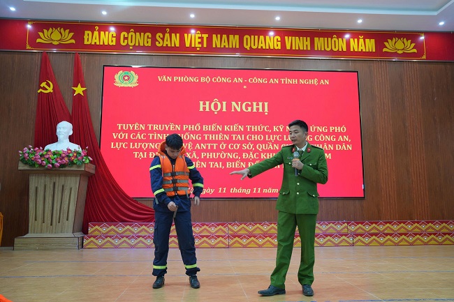 Tuyên truyền, phổ biến kiến thức, kỹ năng ứng phó với các tình huống thiên tai