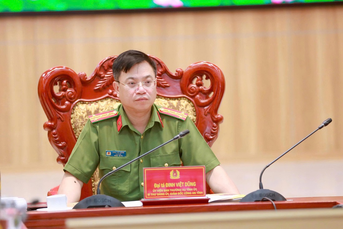 Đồng chí Đại tá Đinh Việt Dũng, Ủy viên Ban Thường vụ Tỉnh ủy, Bí thư Đảng ủy, Giám đốc Công an tỉnh chủ trì tại điểm cầu Công an tỉnh Nghệ An