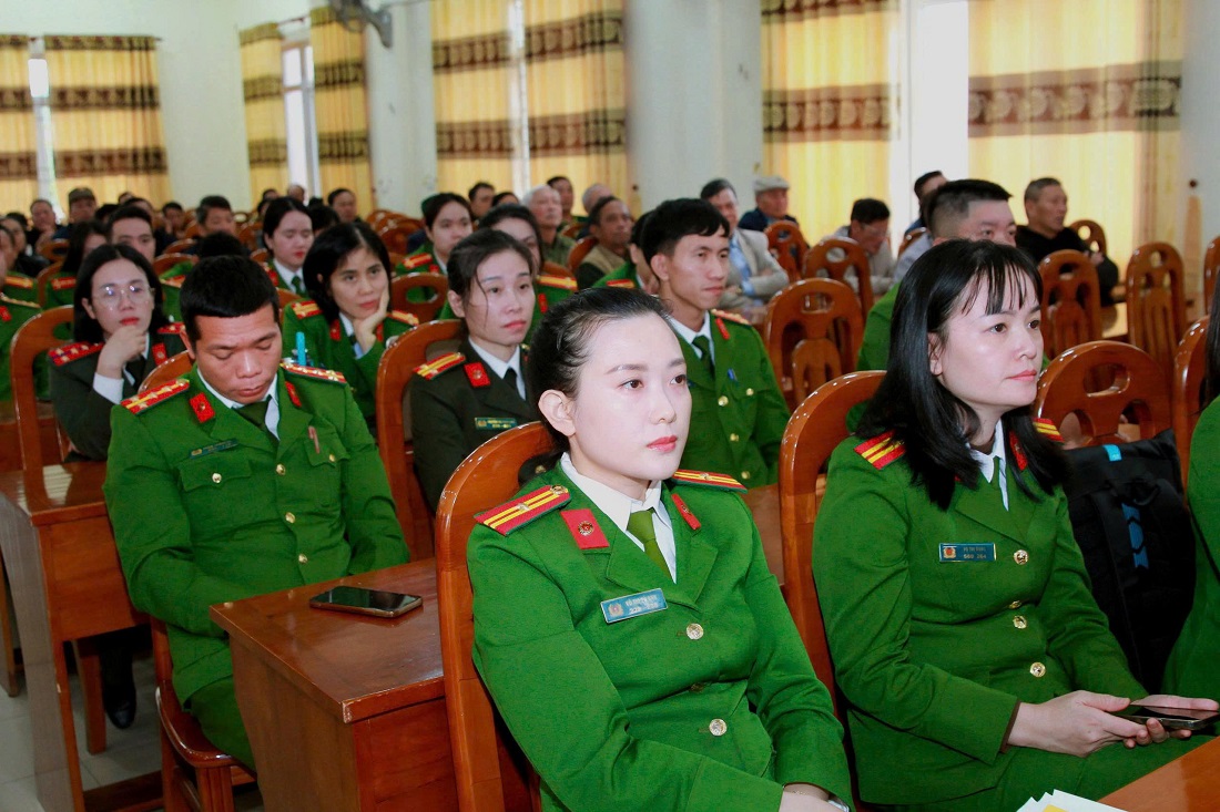 100% lực lượng Công an, lực lượng tham gia bảo vệ an ninh, trật tự (ANTT) ở cơ sở tạp gia buổi tuyên truyền