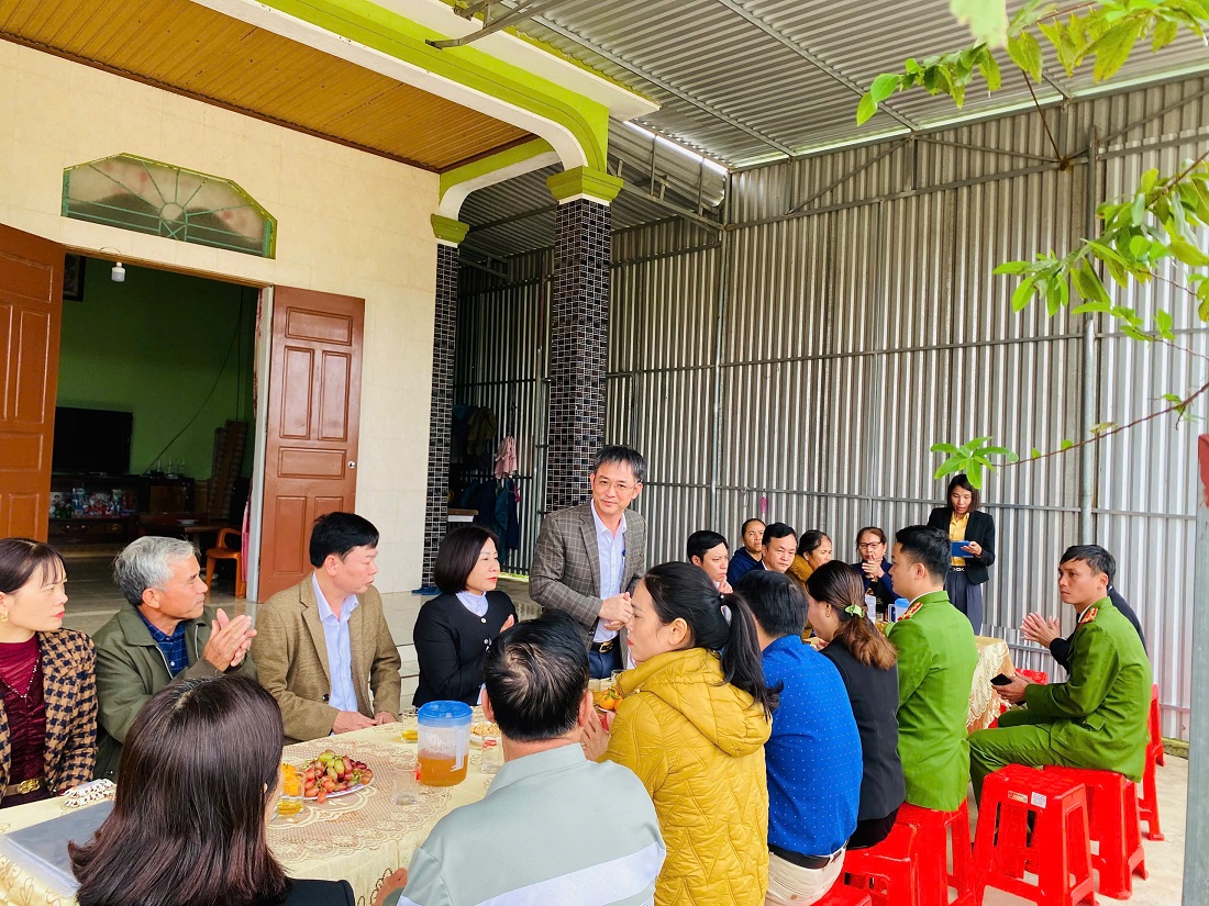 Công an xã Nghĩa Đồng vận động nhà hảo tâm hỗ trợ kinh phí xây dựng nhà Đại đoàn kết