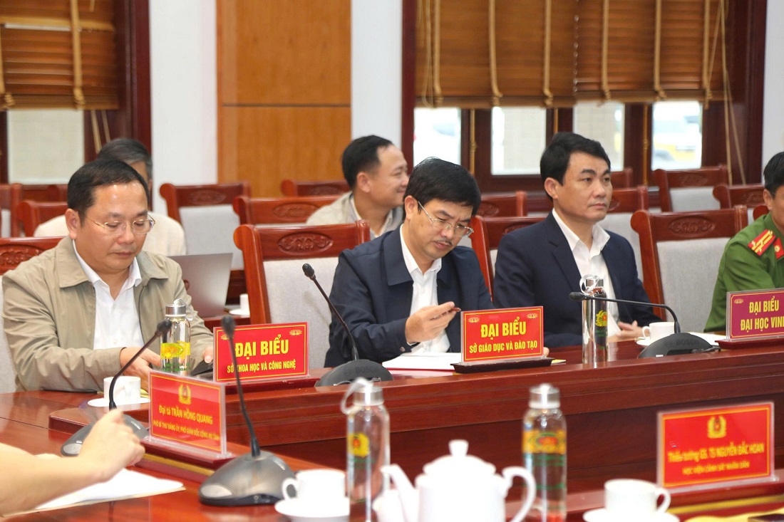 Các đại biểu tham dự buổi lễ