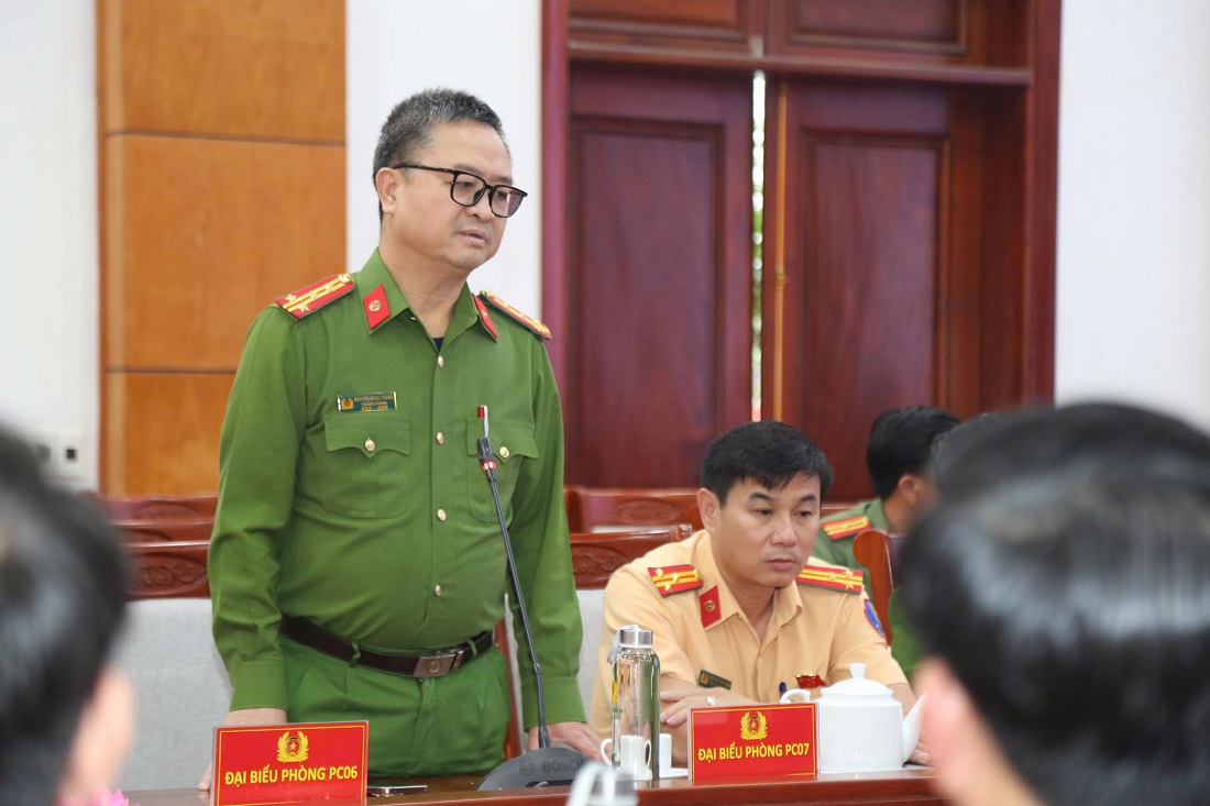 Các đại biểu phát biểu ý kiến về hệ thống đào tạo, bồi dưỡng trực tuyến trong Công an tỉnh Nghệ An