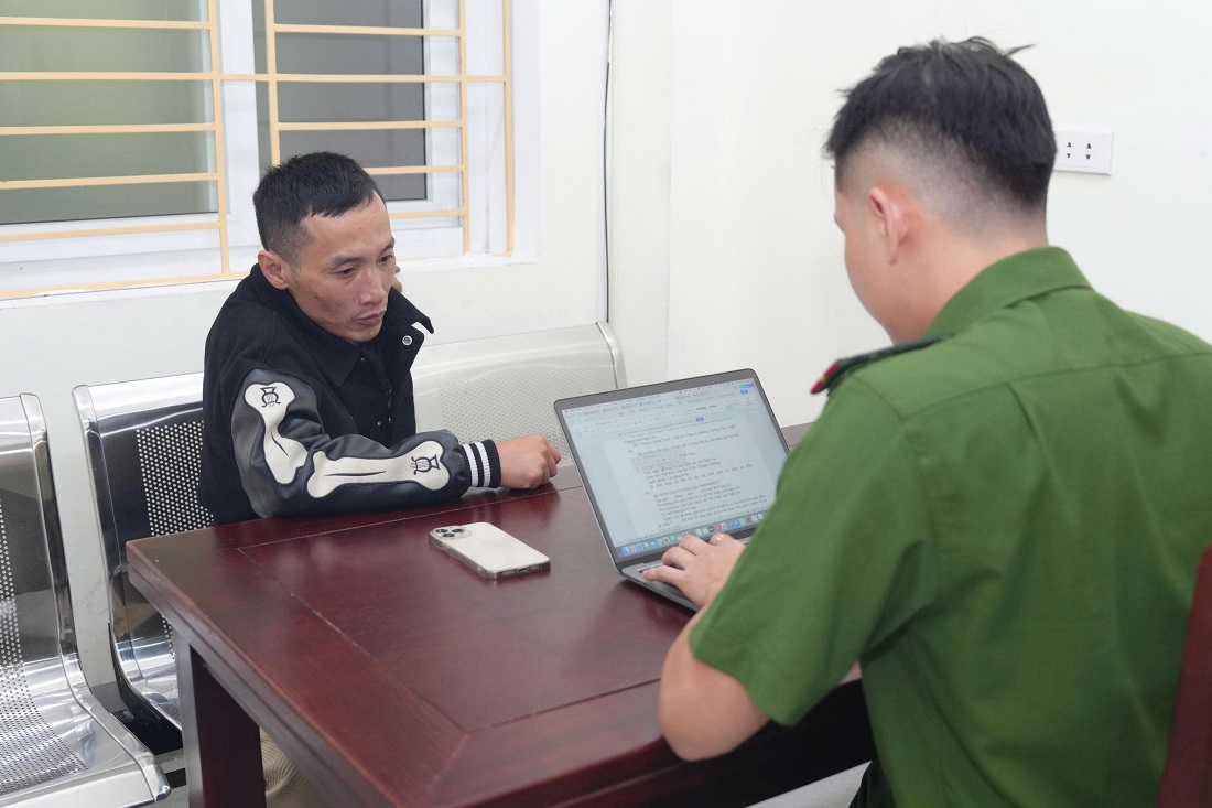 Đối tượng Trần Cao Dũng tại cơ quan công an