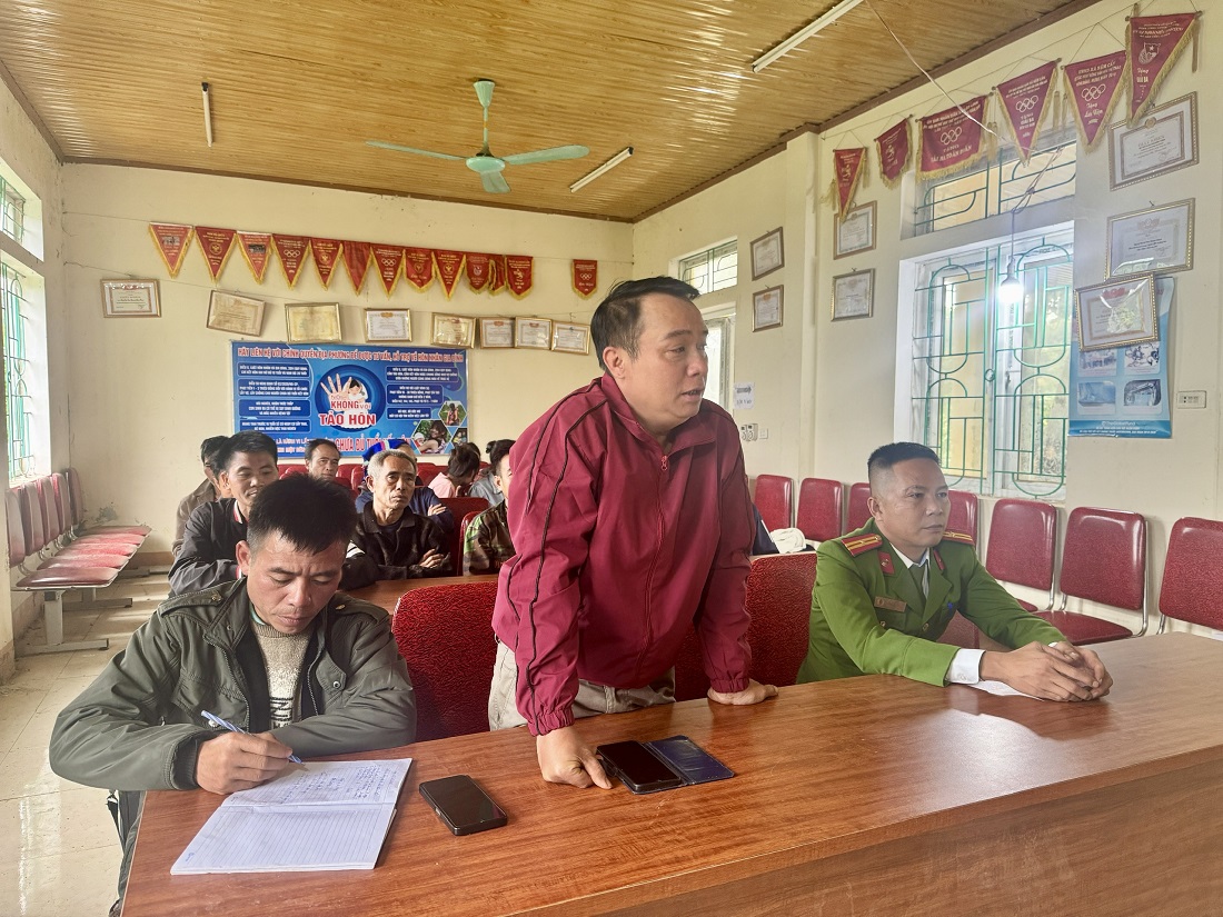 Diễn đàn “Công an lắng nghe ý kiến nhân dân” tại bản Khánh Thành, xã Nậm Cắn 