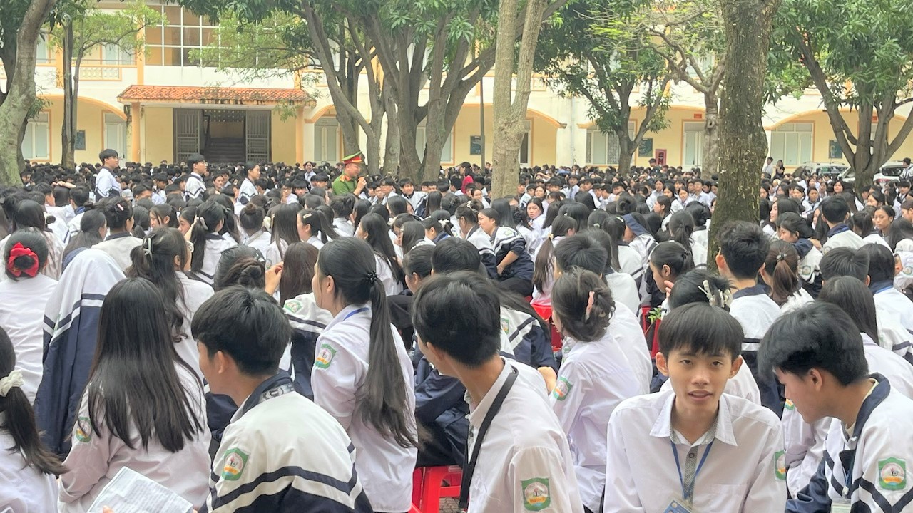 Hoạt động này nhằm xây dựng ý thức chấp hành luật giao thông và hình thành văn hóa giao thông an toàn ngay từ lứa tuổi học sinh