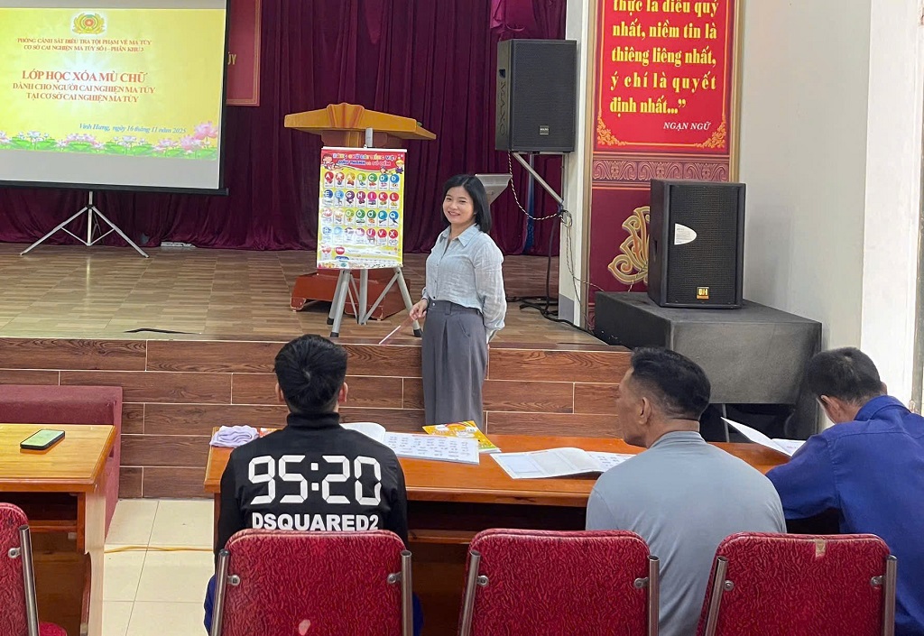 Các học viên tại Cơ sở cai nghiện số 1 miệt mài bên từng con chữ