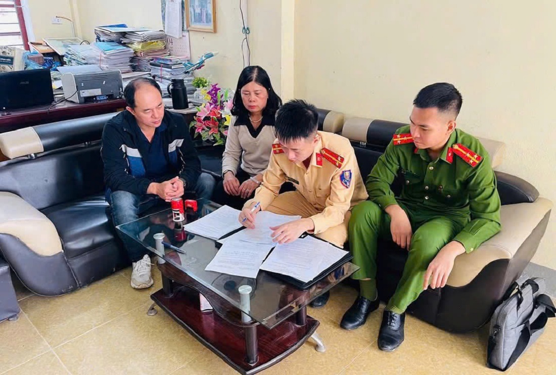 Tổ chức ký cam kết về độ tuổi sử dụng phương tiện xe máy điện