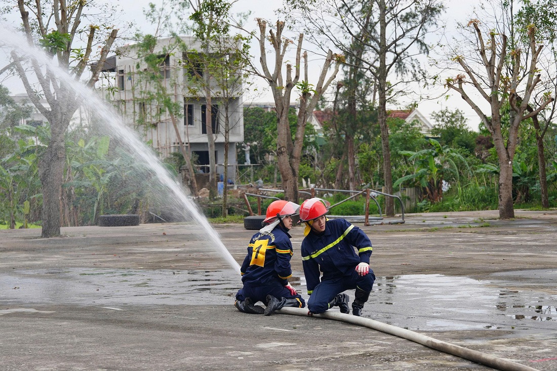 Thực hành đội hình, kỹ thuật, chiến thuật chữa cháy và CNCH