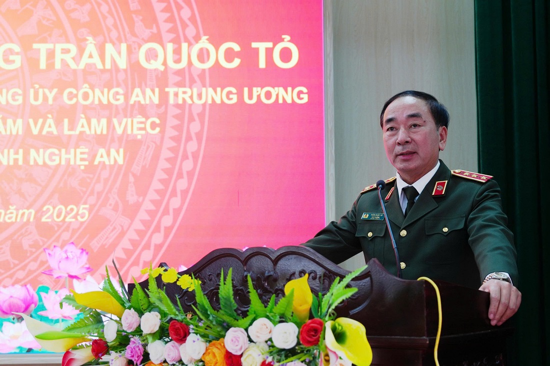 Đồng chí Thứ trưởng Trần Quốc Tỏ phát biểu chỉ đạo tại buổi làm việc