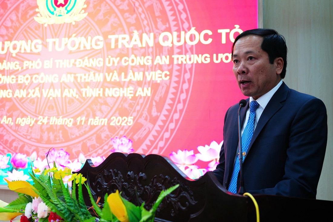 Đồng chí Nguyễn Thạc Âu, Bí thư Đảng ủy, Chủ tịch HĐND xã Vạn An phát biểu