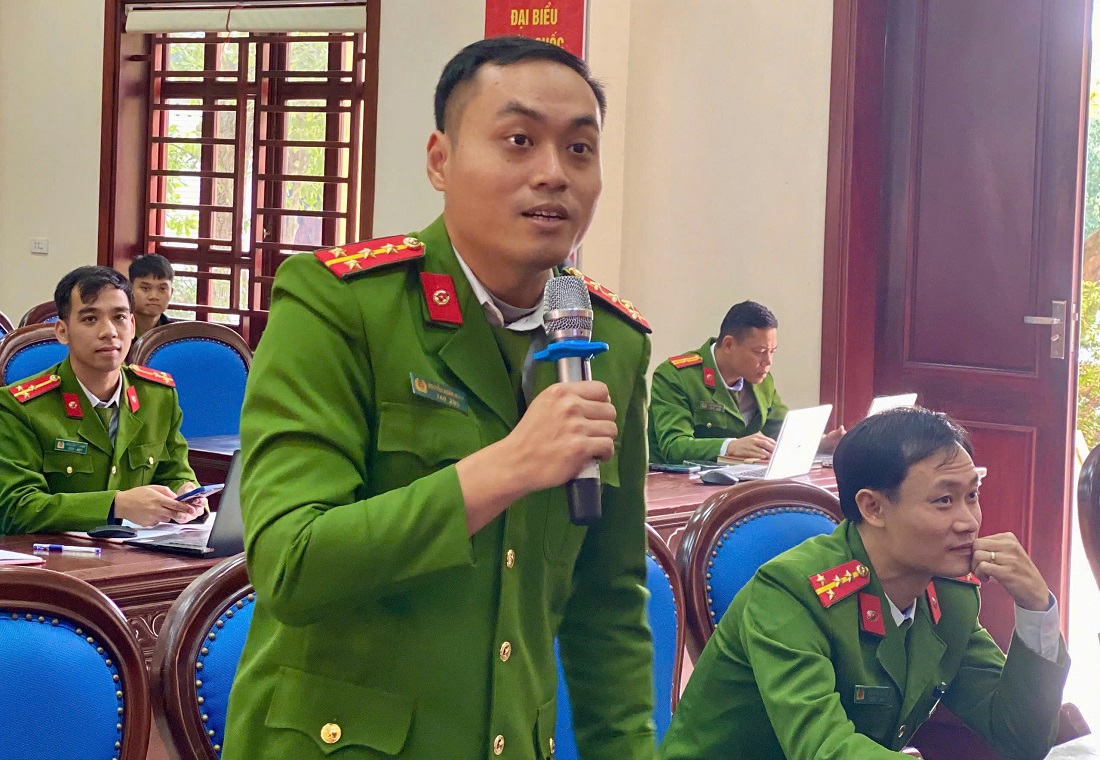 Học viên trao đổi, đặt câu hỏi với giảng viên về các tính năng của phần mềm