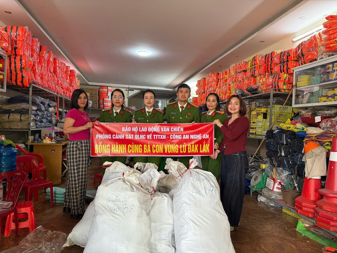 Phòng Cảnh sát Quản lý hành chính về trật tự xã hội sẽ tiếp tục phối hợp với các doanh nghiệp để ủng hộ bà con vùng lũ