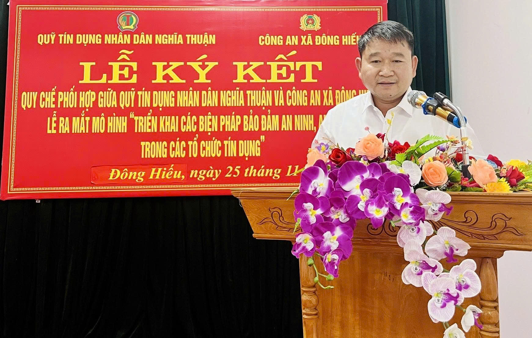 Đại diện Ban quản lý Quỹ Tín dụng nhân dân Nghĩa Thuận phát biểu