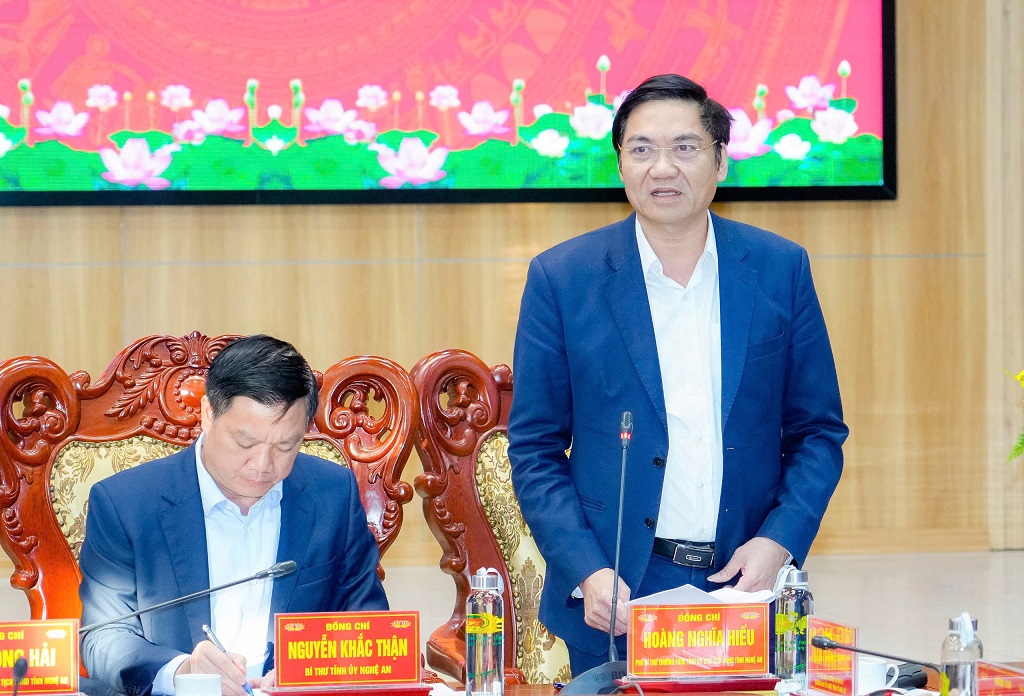 Đồng chí Hoàng Nghĩa Hiếu - Phó Bí thư Thường trực Tỉnh ủy, Chủ tịch HĐND tỉnh phát biểu